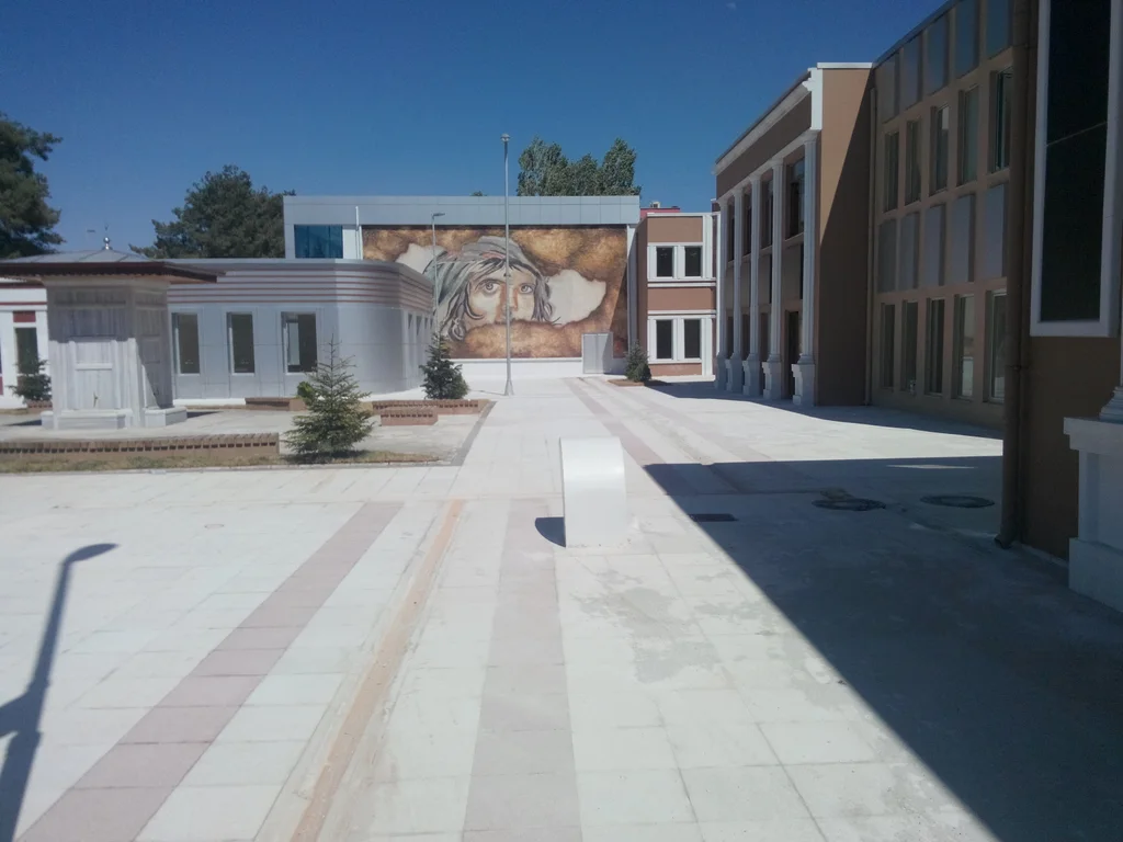 GAZİANTEP ÜNİVERSİTESİ ÇARŞI ÇEVRE DÜZENLENMESİ YAPIM İŞİ – 5