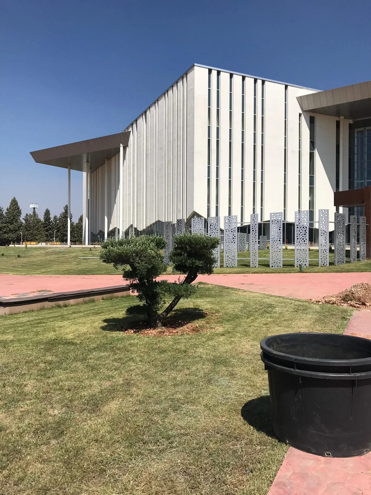GAZİANTEP ÜNİVERSİTESİ MAVERA KONGRE MERKEZİ VE ÇEVRE DÜZENLEMESİ YAPIM İŞİ – 3